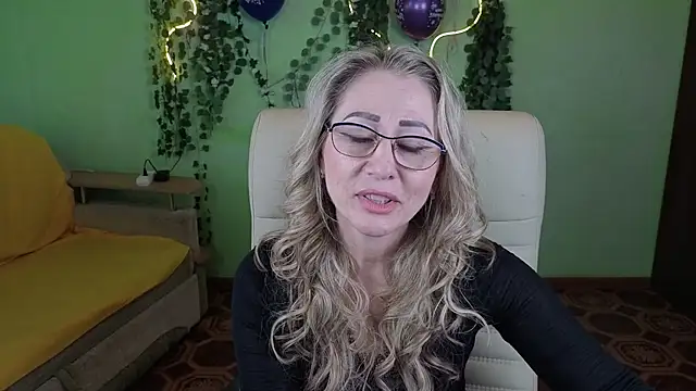 Snapshot of Habibi_Honeyy chatting on September 18, 2025, 11:02 am Habibi Honeyy online show from September 18, 2025, 11:02 am