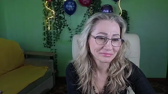 Snapshot of Habibi_Honeyy chatting on September 10, 2025, 12:04 pm Habibi Honeyy online show from September 10, 2025, 12:04 pm