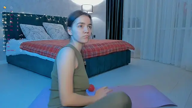 Snapshot of sweete_chantal chatting on October 13, 2025, 5:03 pm sweete chantal online show from October 13, 2025, 5:03 pm