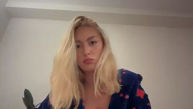 Snapshot of Kitty_Swetty chatting on November 10, 2025, 10:15 pm Kitty Swetty online show from November 10, 2025, 10:15 pm