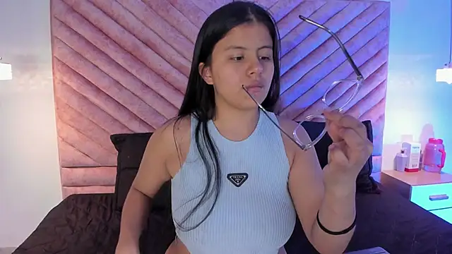 sasha roldann online show from October 8, 2025, 7:14 pm