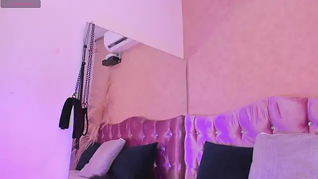 KARINAJTORRES online show from September 30, 2025, 8:48 pm