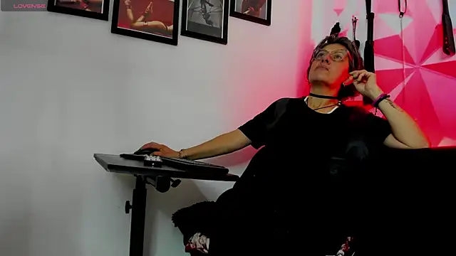 MistressNyx cg online show from October 4, 2025, 2:51 pm