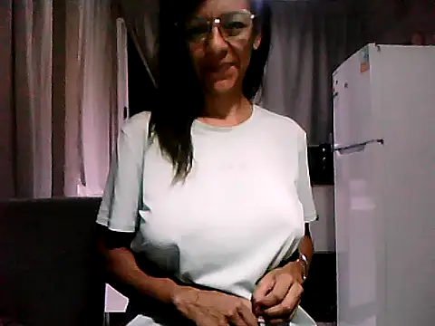 Vanestrip 69 online show from April 17, 2026, 12:24 am