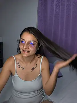 Snapshot of Coralinne__ chatting on June 5, 2026, 1:10 am Coralinne online show from June 5, 2026, 1:10 am