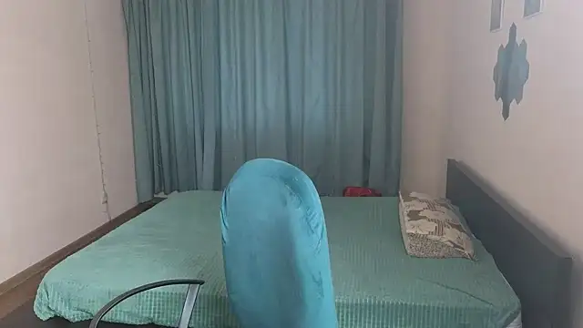 Laura Gol online show from October 13, 2025, 1:23 pm