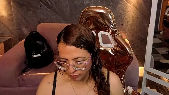  Evoni b online show from November 7, 2025, 7:51 pm