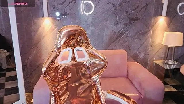  Evoni b online show from November 17, 2025, 7:51 pm