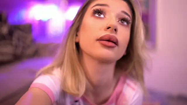 Snapshot of OdetteMason chatting on September 25, 2025, 5:02 am OdetteMason online show from September 25, 2025, 5:02 am