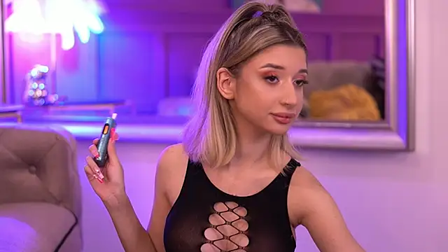 Snapshot of OdetteMason chatting on September 12, 2025, 5:07 am OdetteMason online show from September 12, 2025, 5:07 am