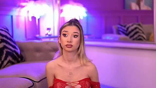 Snapshot of OdetteMason chatting on September 19, 2025, 4:49 am OdetteMason online show from September 19, 2025, 4:49 am