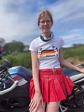 Snapshot of Bikergirl_97 chatting on June 17, 2026, 1:32 pm Bikergirl 97 online show from June 17, 2026, 1:32 pm