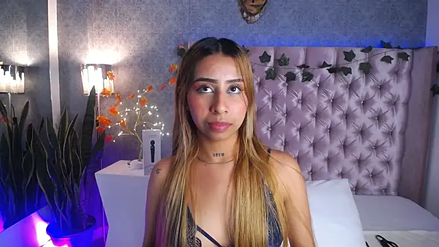 laila stilwiills online show from November 4, 2025, 3:43 am