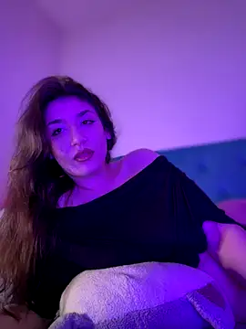 ScarletBloom  online show from November 22, 2025, 4:17 pm