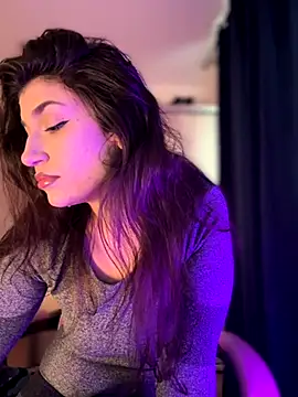 ScarletBloom  online show from October 3, 2025, 11:23 am