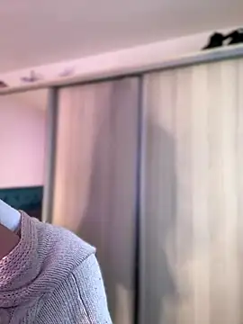 ScarletBloom  online show from October 8, 2025, 1:45 pm