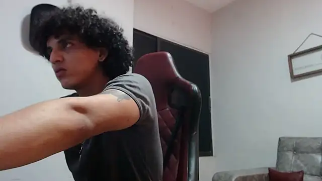 Xfire boy69 online show from October 16, 2025, 3:15 am