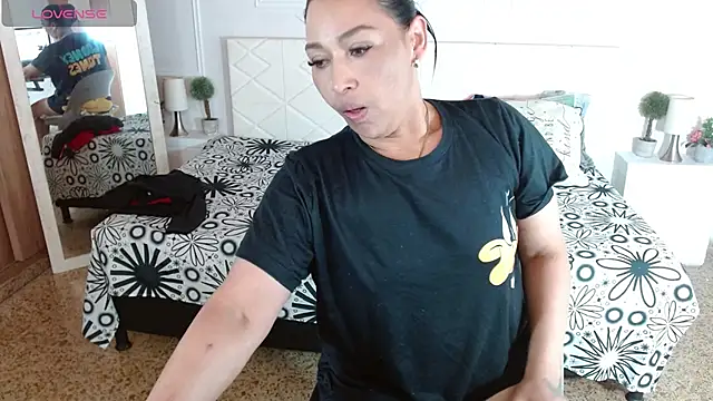 Snapshot of IvyShine7 chatting on January 31, 2026, 7:12 pm IvyShine7 online show from January 31, 2026, 7:12 pm