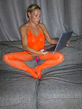 Bellarose xx online show from September 16, 2025, 7:04 pm