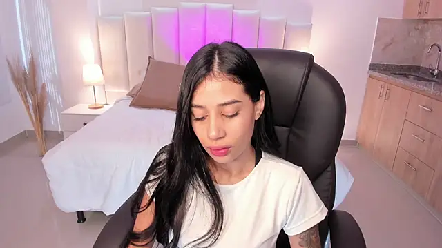 miranda crawfor online show from October 31, 2025, 12:35 pm