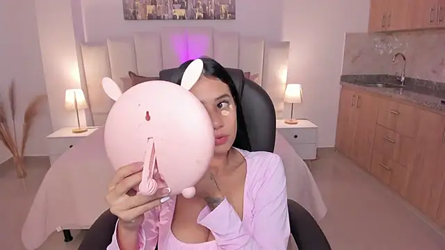 miranda crawfor online show from September 21, 2025, 12:10 pm