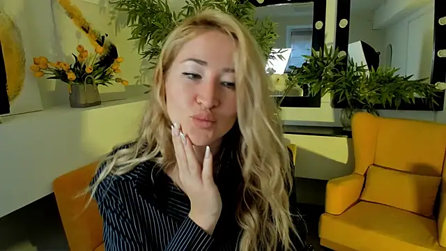 AstraMonroe online show from September 29, 2025, 4:41 am