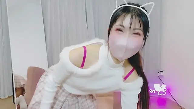 Snapshot of -Nyanko-chan- chatting on December 2, 2025, 9:11 am -Nyanko-chan- online show from December 2, 2025, 9:11 am