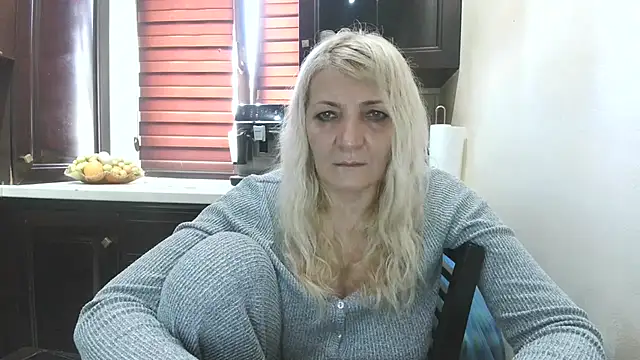 Snapshot of ButterflyBlondie chatting on July 21, 2026, 12:17 pm ButterflyBlondie online show from July 21, 2026, 12:17 pm