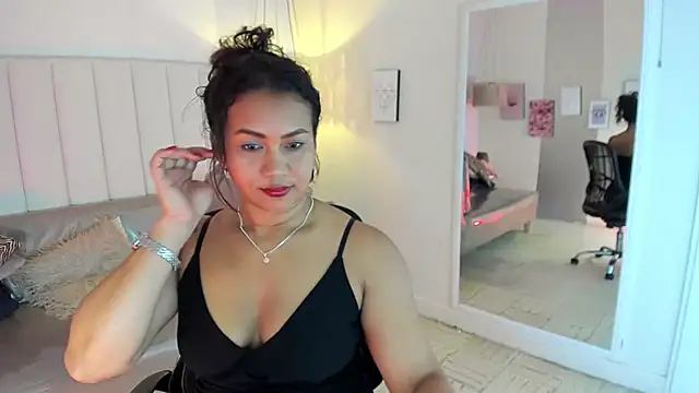 veronica b07 online show from April 16, 2026, 9:39 pm