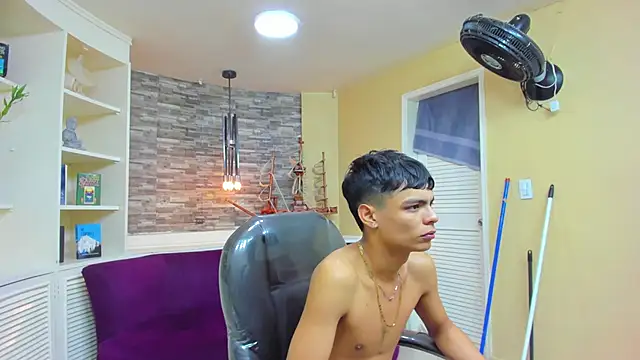 Snapshot of Brownie_Lovers chatting on October 15, 2025, 10:45 am Brownie Lovers online show from October 15, 2025, 10:45 am