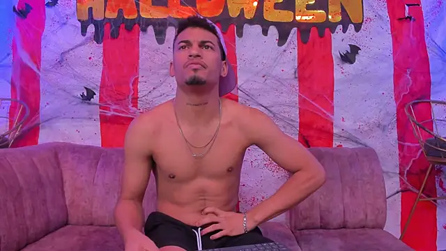 Snapshot of Brownie_Lovers chatting on October 21, 2025, 8:19 pm Brownie Lovers online show from October 21, 2025, 8:19 pm