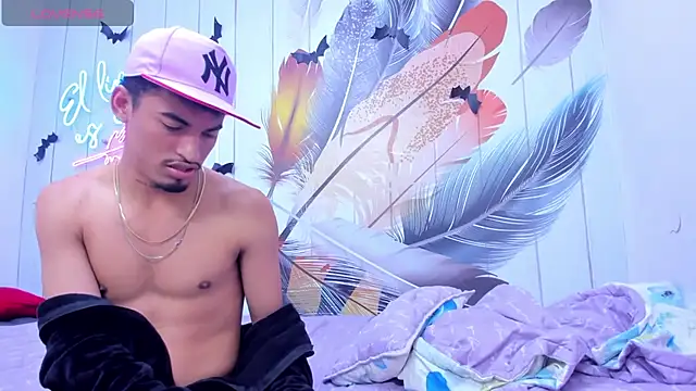 Snapshot of Brownie_Lovers chatting on November 18, 2025, 12:08 pm Brownie Lovers online show from November 18, 2025, 12:08 pm