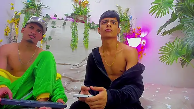 Snapshot of Brownie_Lovers chatting on November 3, 2025, 8:34 pm Brownie Lovers online show from November 3, 2025, 8:34 pm