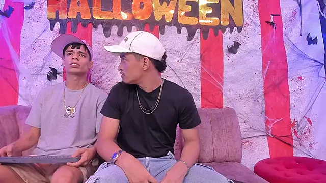 Snapshot of Brownie_Lovers chatting on October 24, 2025, 10:31 pm Brownie Lovers online show from October 24, 2025, 10:31 pm