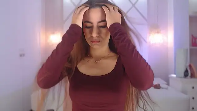 isabellashine online show from October 3, 2025, 3:24 pm