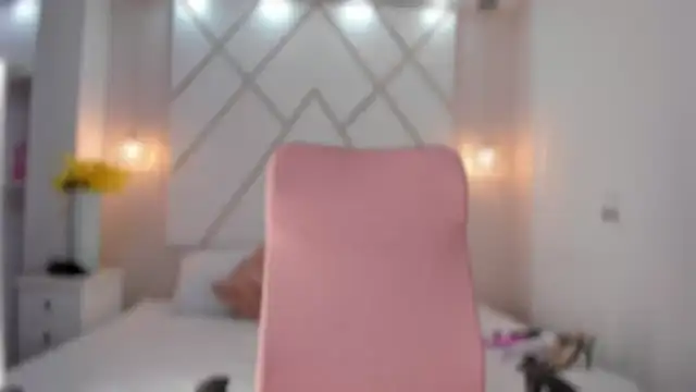 isabellashine online show from April 23, 2026, 3:46 pm