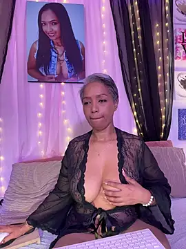 skarlleth 11 online show from November 17, 2025, 4:22 pm