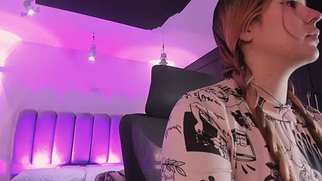 AlliceLover online show from October 11, 2025, 11:22 am