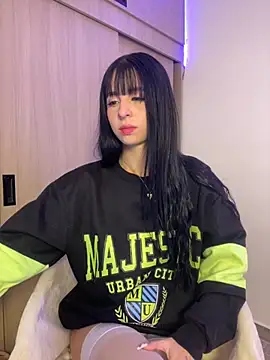 Lia  1 online show from September 18, 2025, 3:37 pm