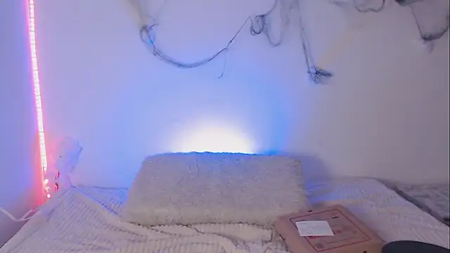 Lia  1 online show from October 18, 2025, 8:44 pm