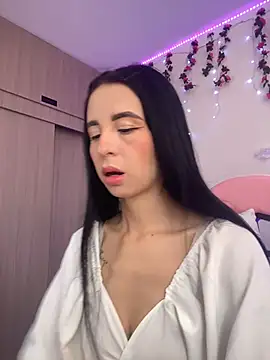 Lia  1 online show from November 19, 2025, 5:13 pm