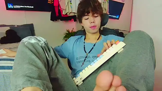 Tonerii online show from October 11, 2025, 6:09 pm