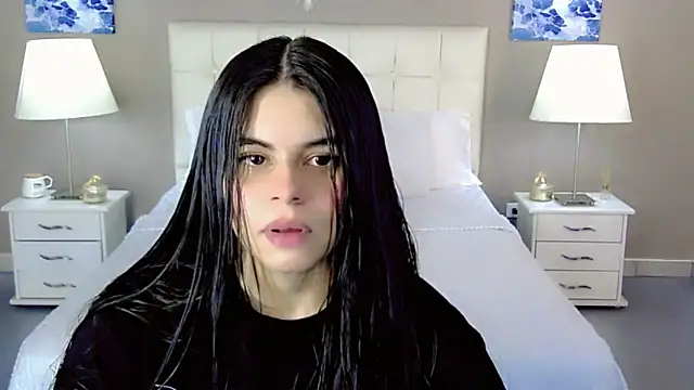 maddissonivanova online show from September 23, 2025, 7:10 pm