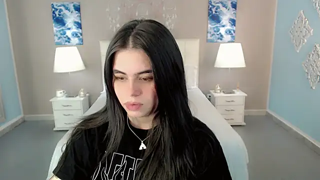 maddissonivanova online show from October 9, 2025, 7:25 pm