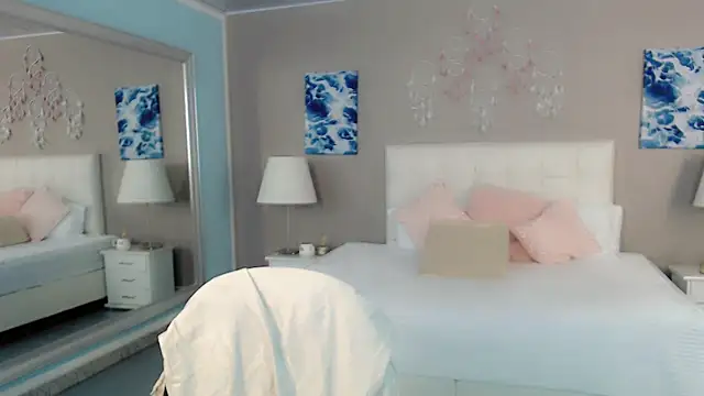 maddissonivanova online show from April 18, 2026, 7:07 pm