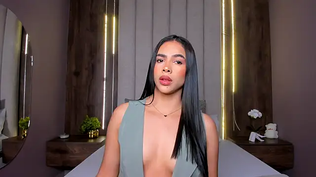 LucySalvatore  online show from September 20, 2025, 2:00 pm