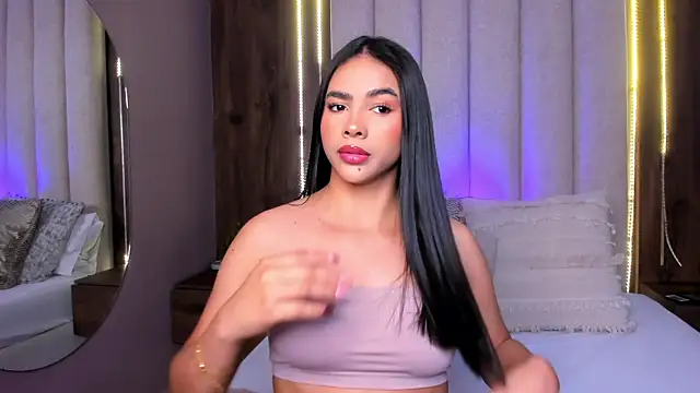 LucySalvatore  online show from October 4, 2025, 4:08 pm