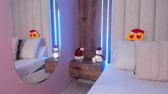 LucySalvatore  online show from December 19, 2025, 5:04 pm