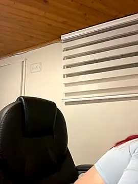 Snapshot of Karen18_boobs chatting on September 17, 2025, 3:08 am Karen18 boobs online show from September 17, 2025, 3:08 am