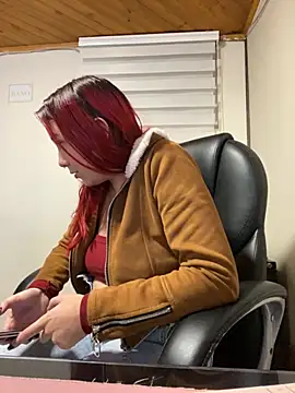 Snapshot of Karen18_boobs chatting on November 7, 2025, 1:32 am Karen18 boobs online show from November 7, 2025, 1:32 am